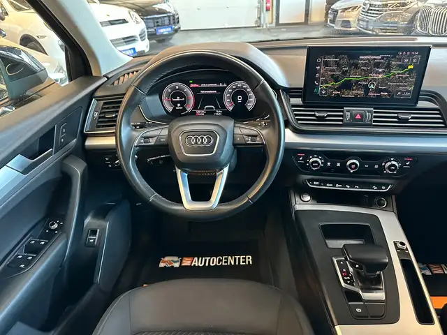 Audi Q5 view 8