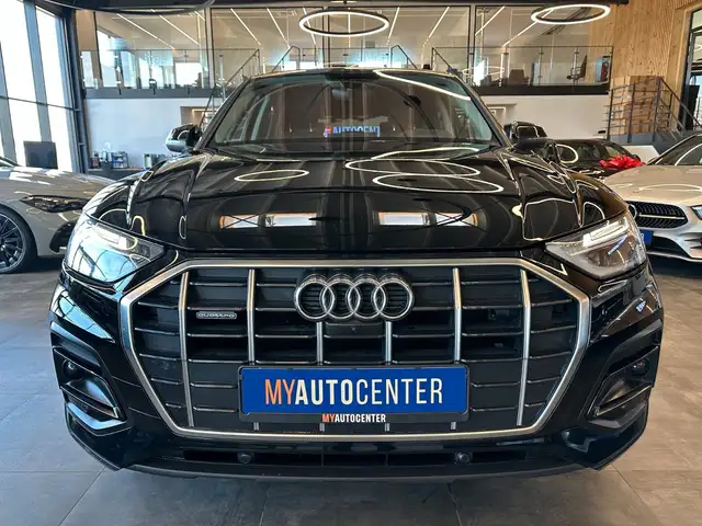Audi Q5 view 2