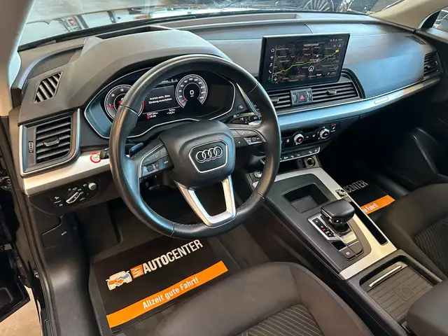 Audi Q5 view 10