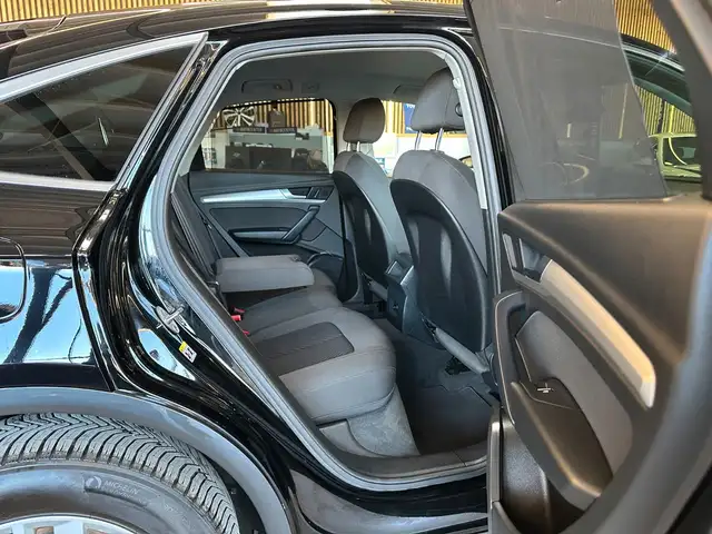 Audi Q5 view 12