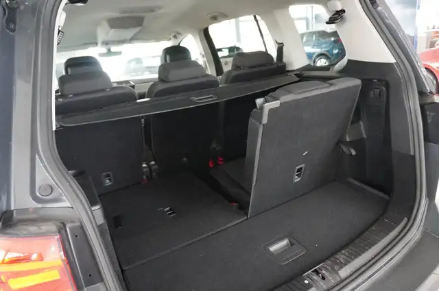 Volkswagen Touran view 12