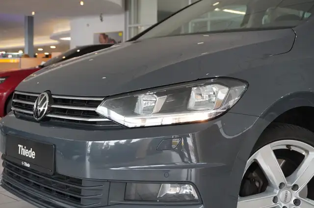 Volkswagen Touran view 5