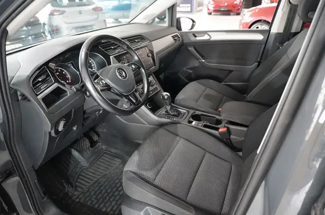 Volkswagen Touran view 13