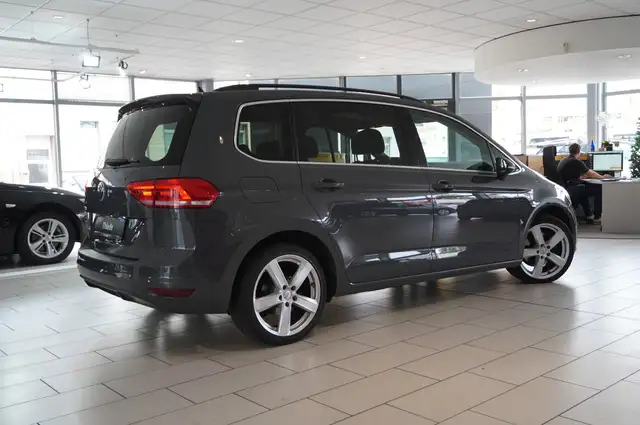 Volkswagen Touran view 8