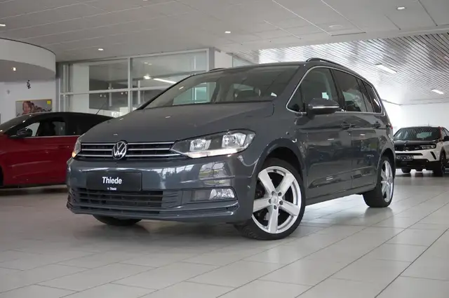 Volkswagen Touran view 4