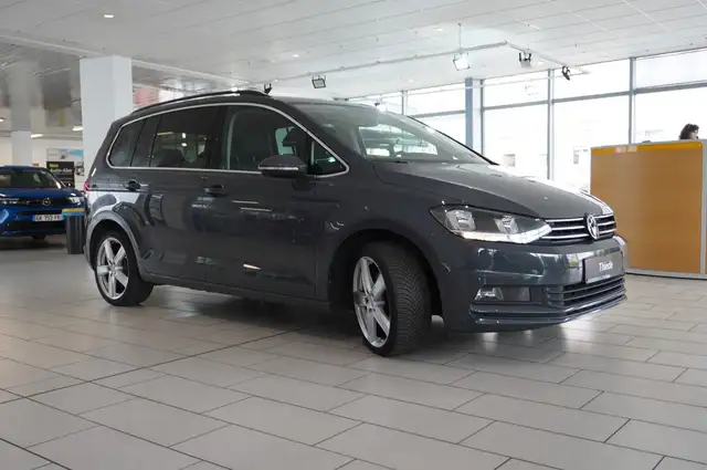 Volkswagen Touran view 6