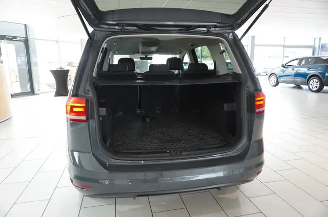 Volkswagen Touran view 11