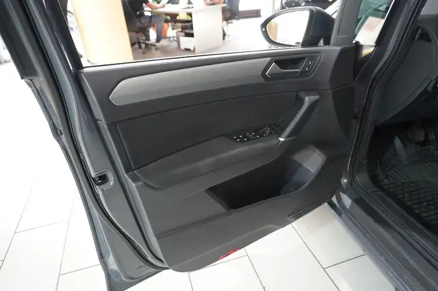 Volkswagen Touran view 15