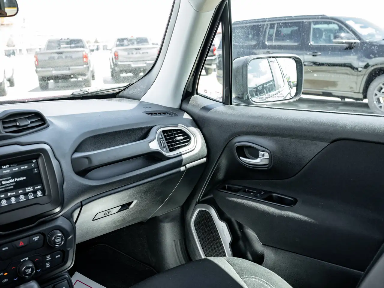 Jeep Renegade снимка Jeep Renegade