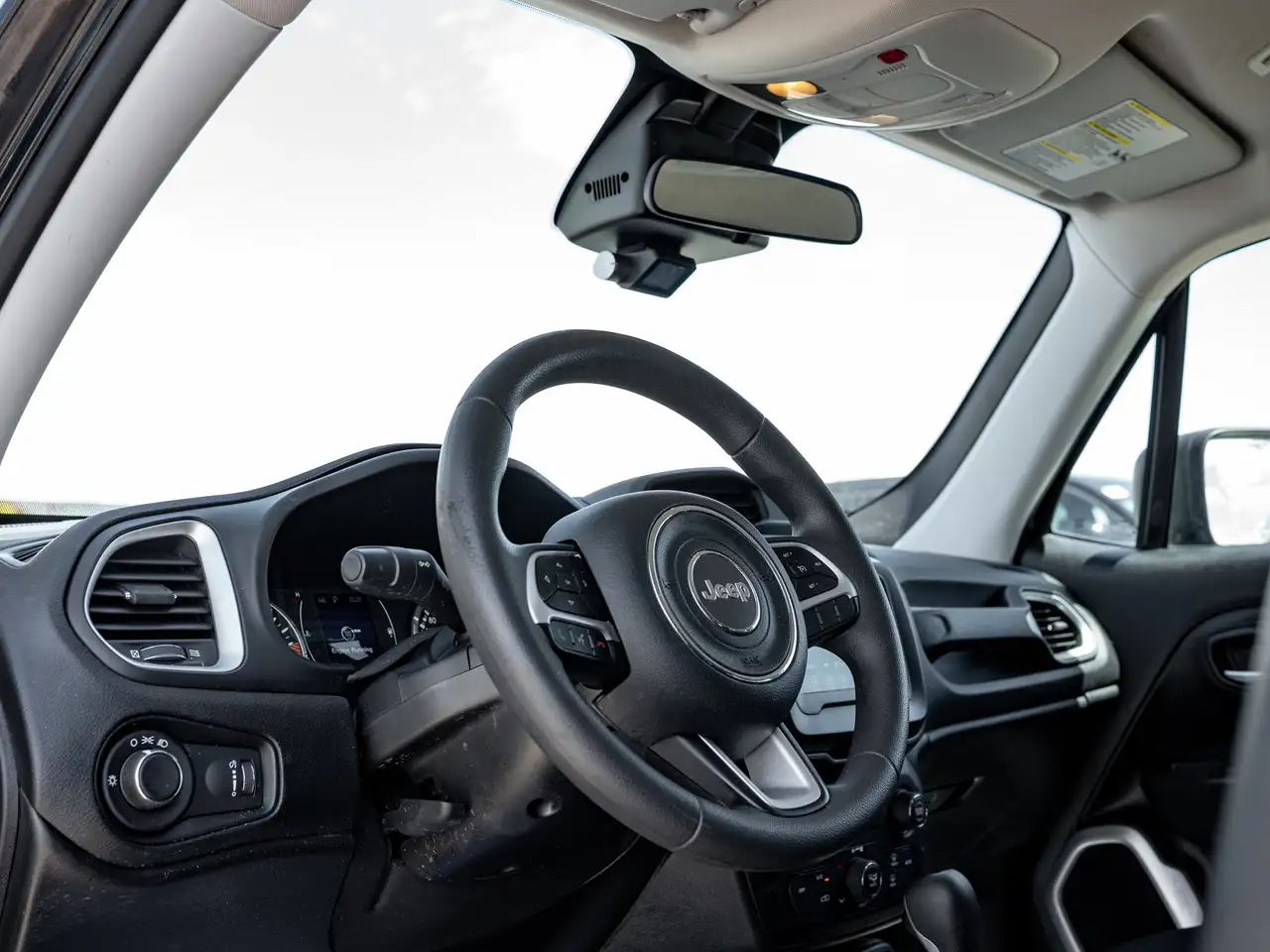Jeep Renegade снимка Jeep Renegade