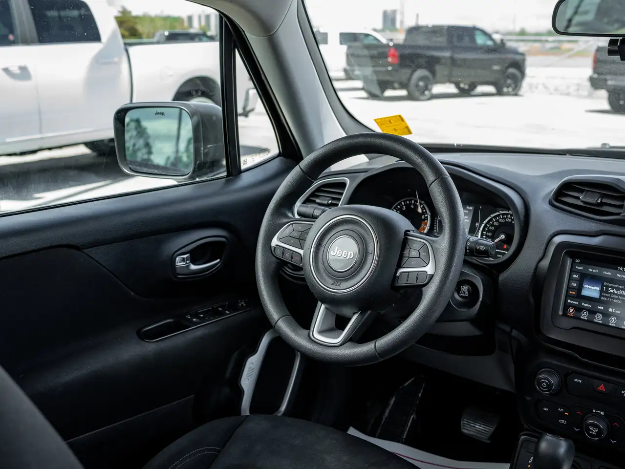 Jeep Renegade снимка Jeep Renegade