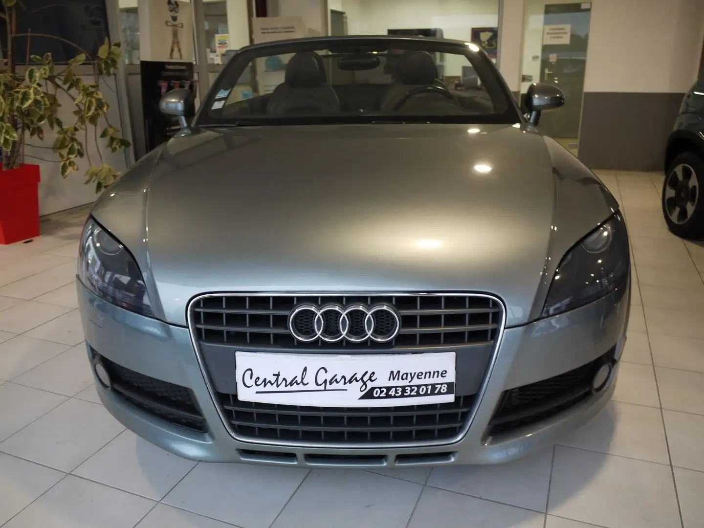 Audi 200 2.0 TFSI 200CH Grau - 2