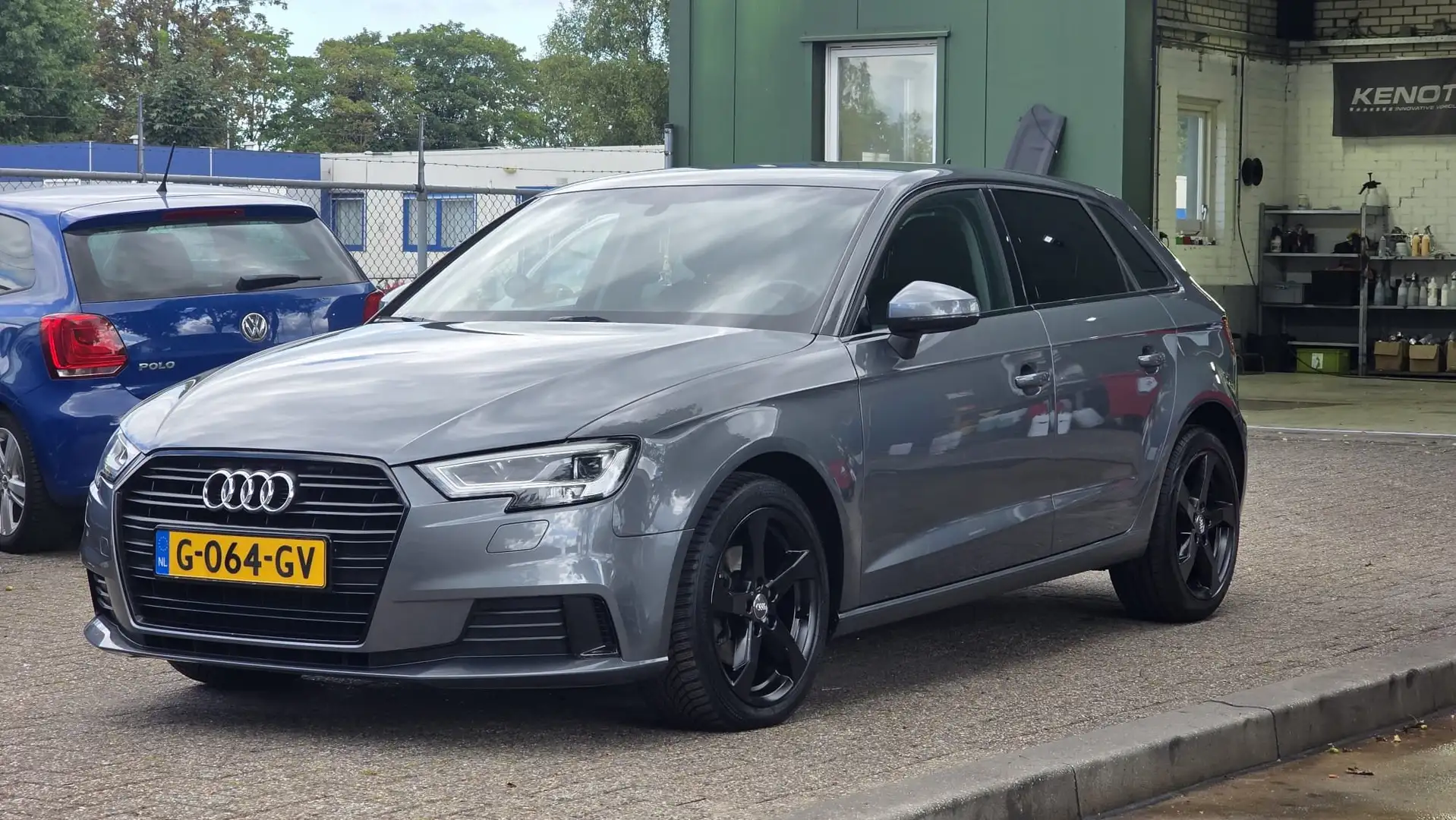 Audi A3 A3 30 Advance Gris - 1