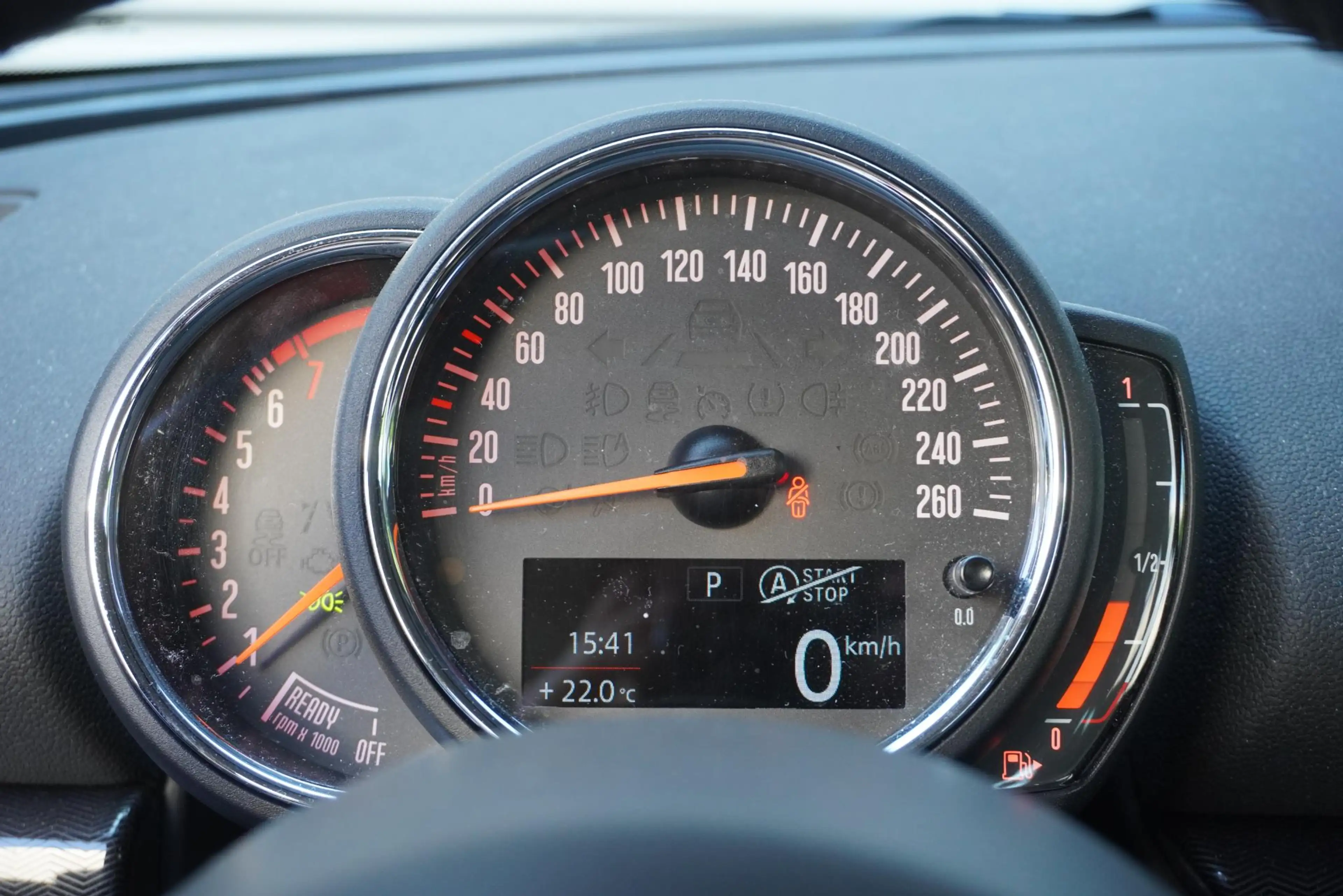 MINI One Clubman | Salt | 17" LM Vent Spoke | Cruise Control | Smar — photo 15