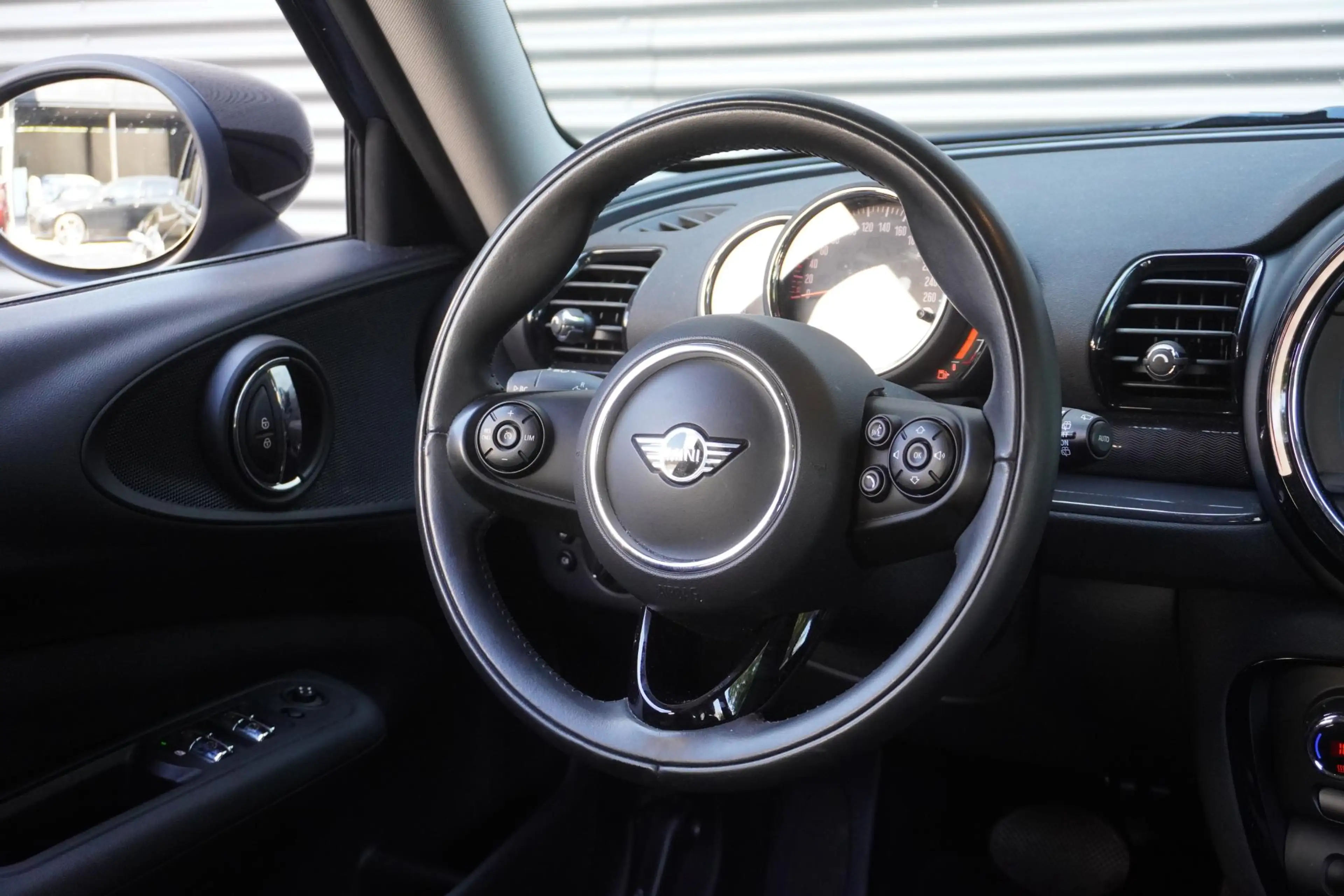 MINI One Clubman | Salt | 17" LM Vent Spoke | Cruise Control | Smar — photo 12