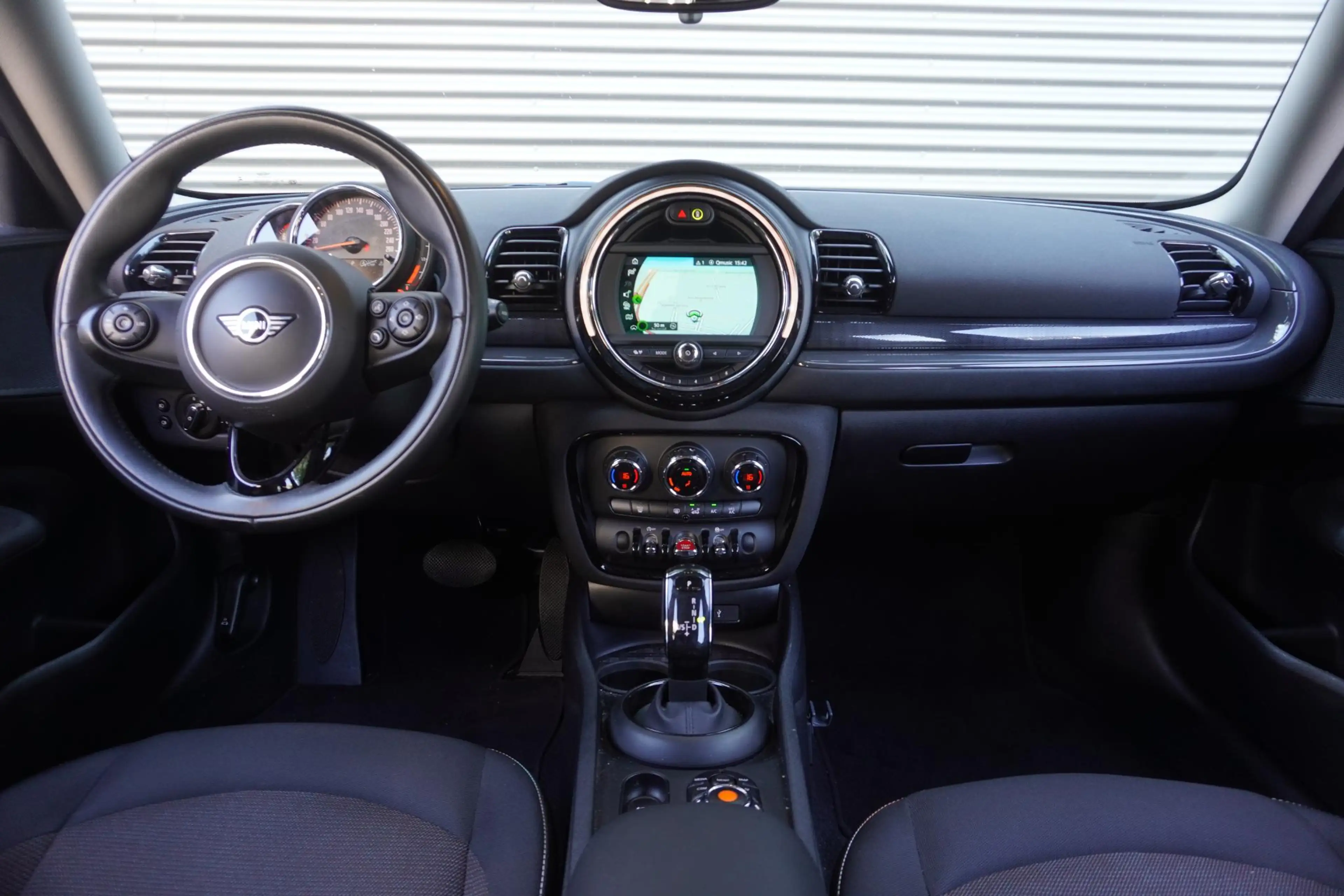 MINI One Clubman | Salt | 17" LM Vent Spoke | Cruise Control | Smar — photo 11