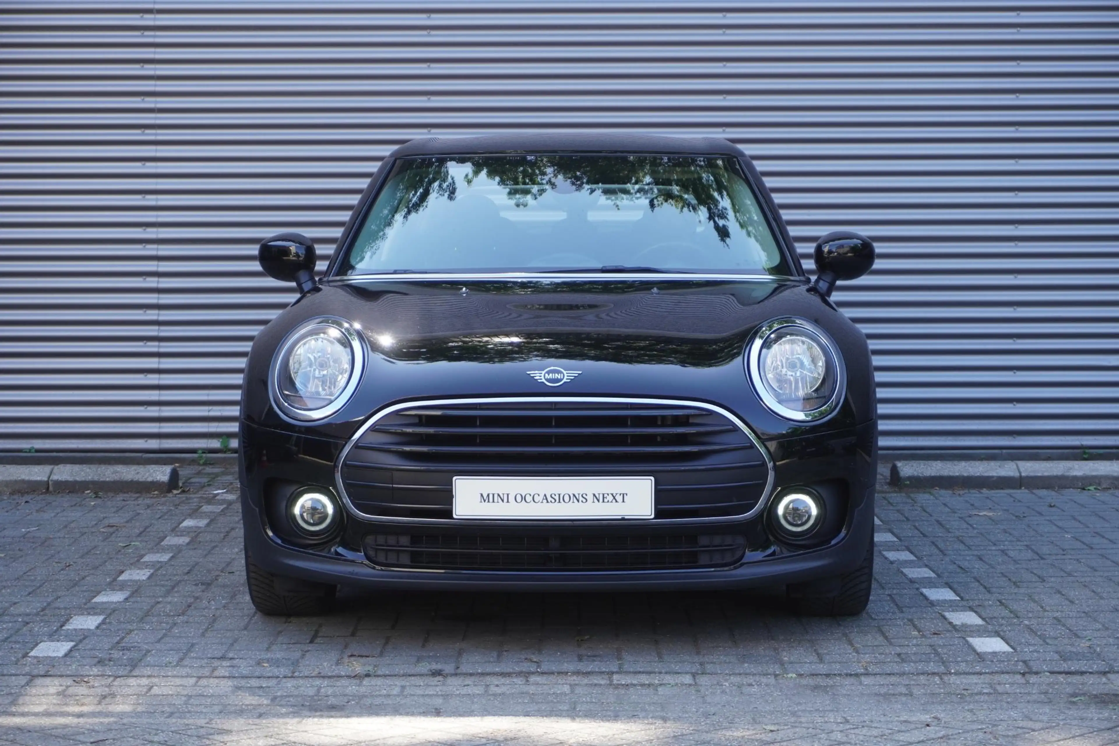 MINI One Clubman | Salt | 17" LM Vent Spoke | Cruise Control | Smar — photo 3