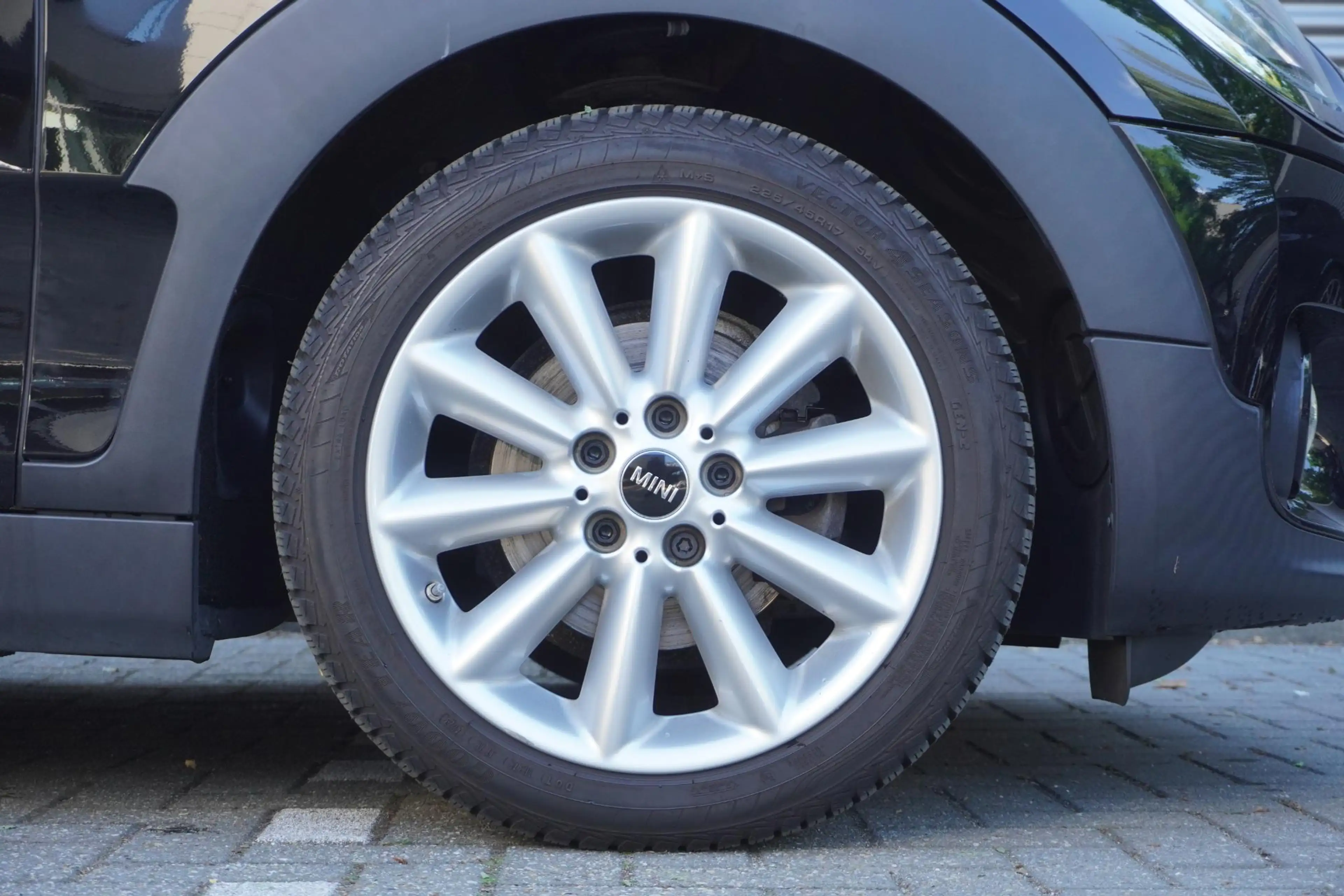 MINI One Clubman | Salt | 17" LM Vent Spoke | Cruise Control | Smar — photo 7