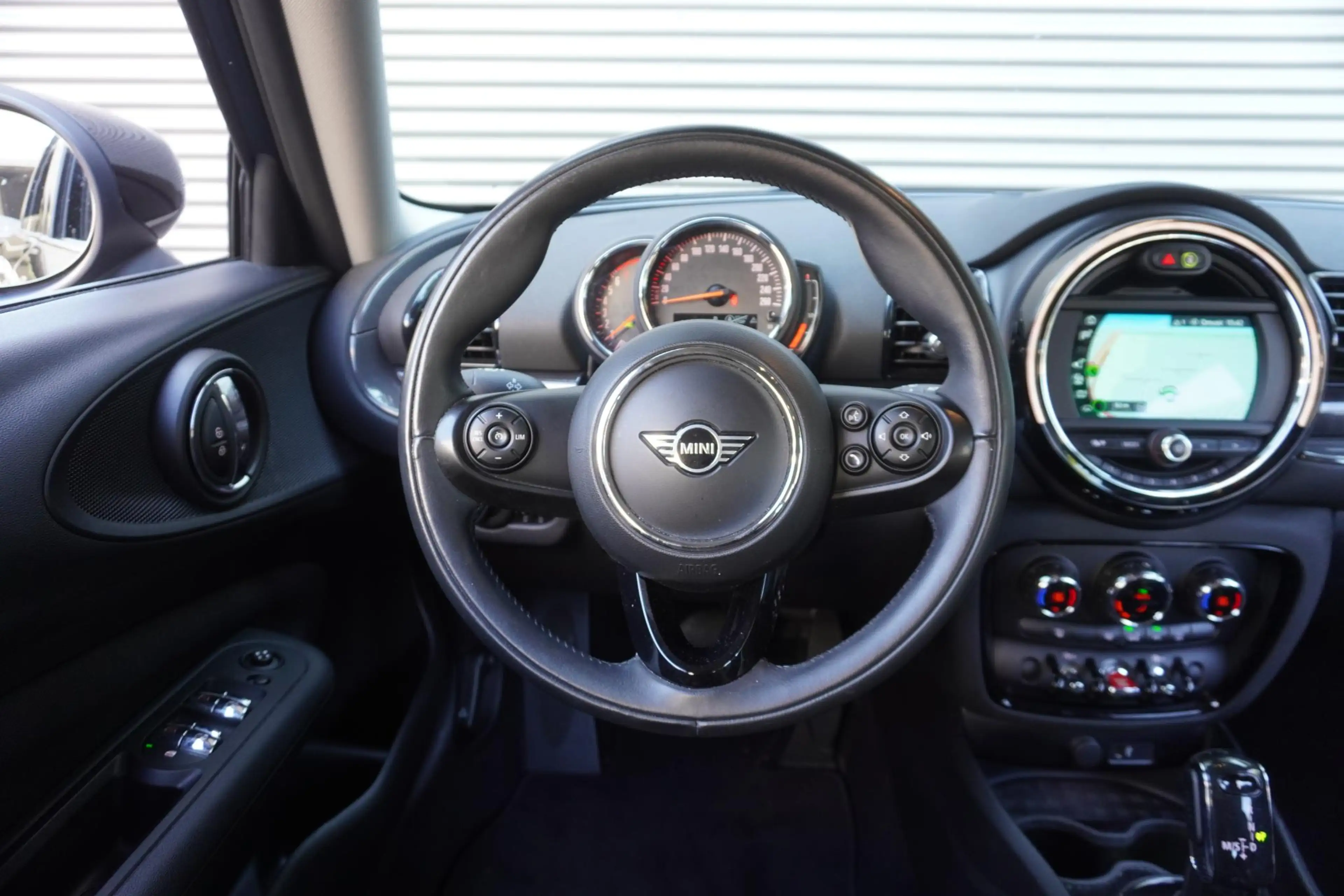 MINI One Clubman | Salt | 17" LM Vent Spoke | Cruise Control | Smar — photo 10