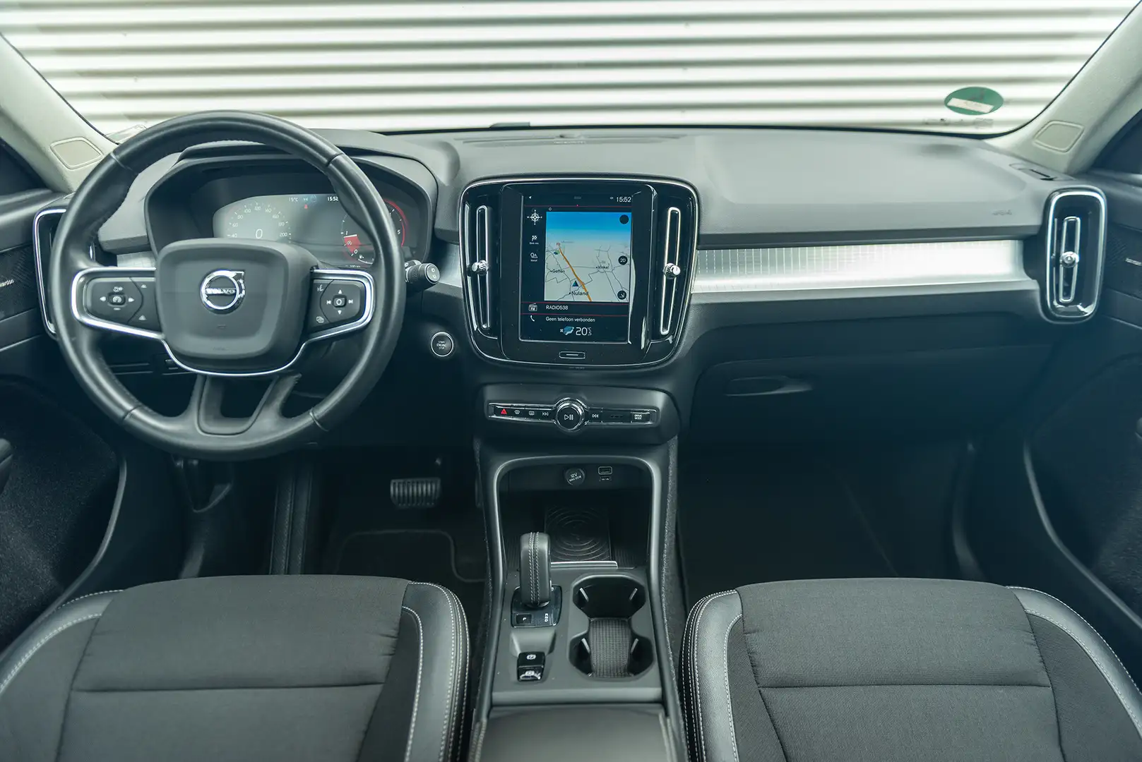 Volvo XC40 D3 Aut. Parkeercamera AppleCarplay/AndroidAuto 150 Černá - 2