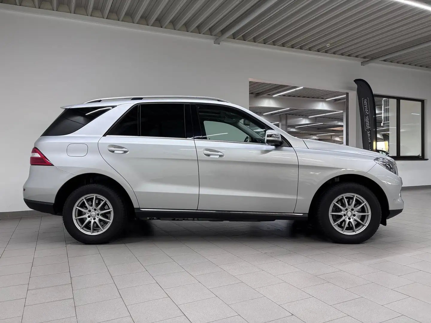 Mercedes-Benz ML 250 BT 4M SPORT INT+PANO+AHK+ILS+COMAND+360° Silber - 2