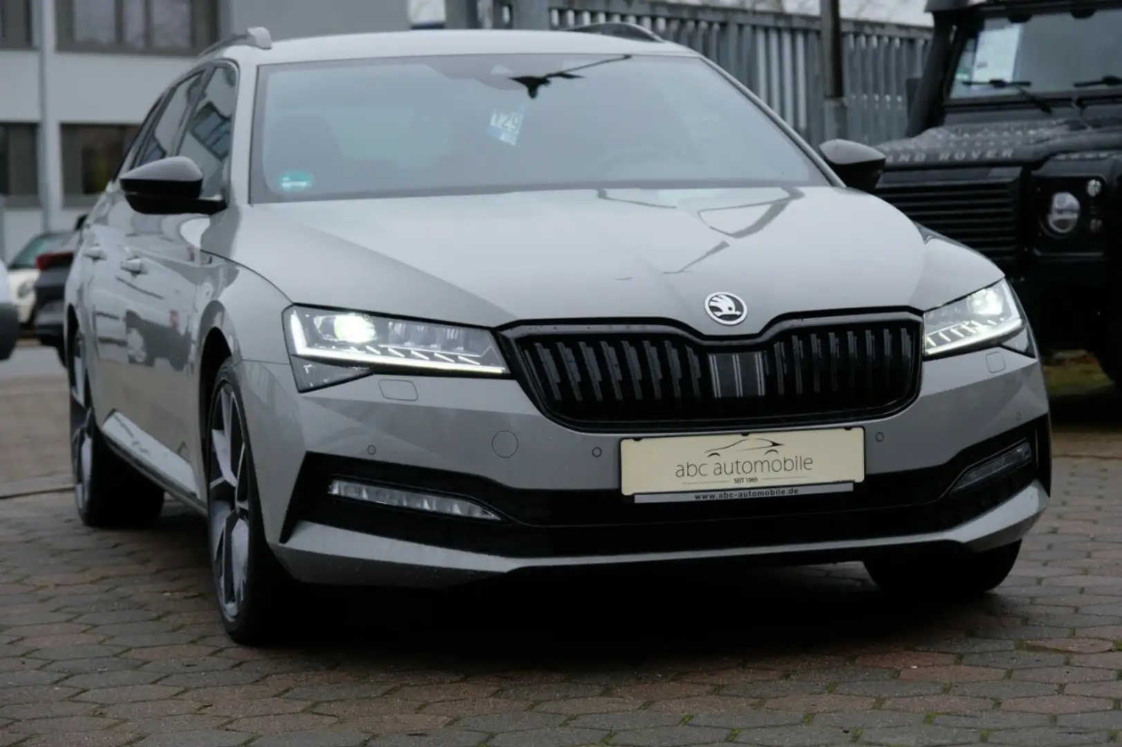 Skoda Superb 2.0 TDI Sportline 4x4 Standheizung Grau - 2