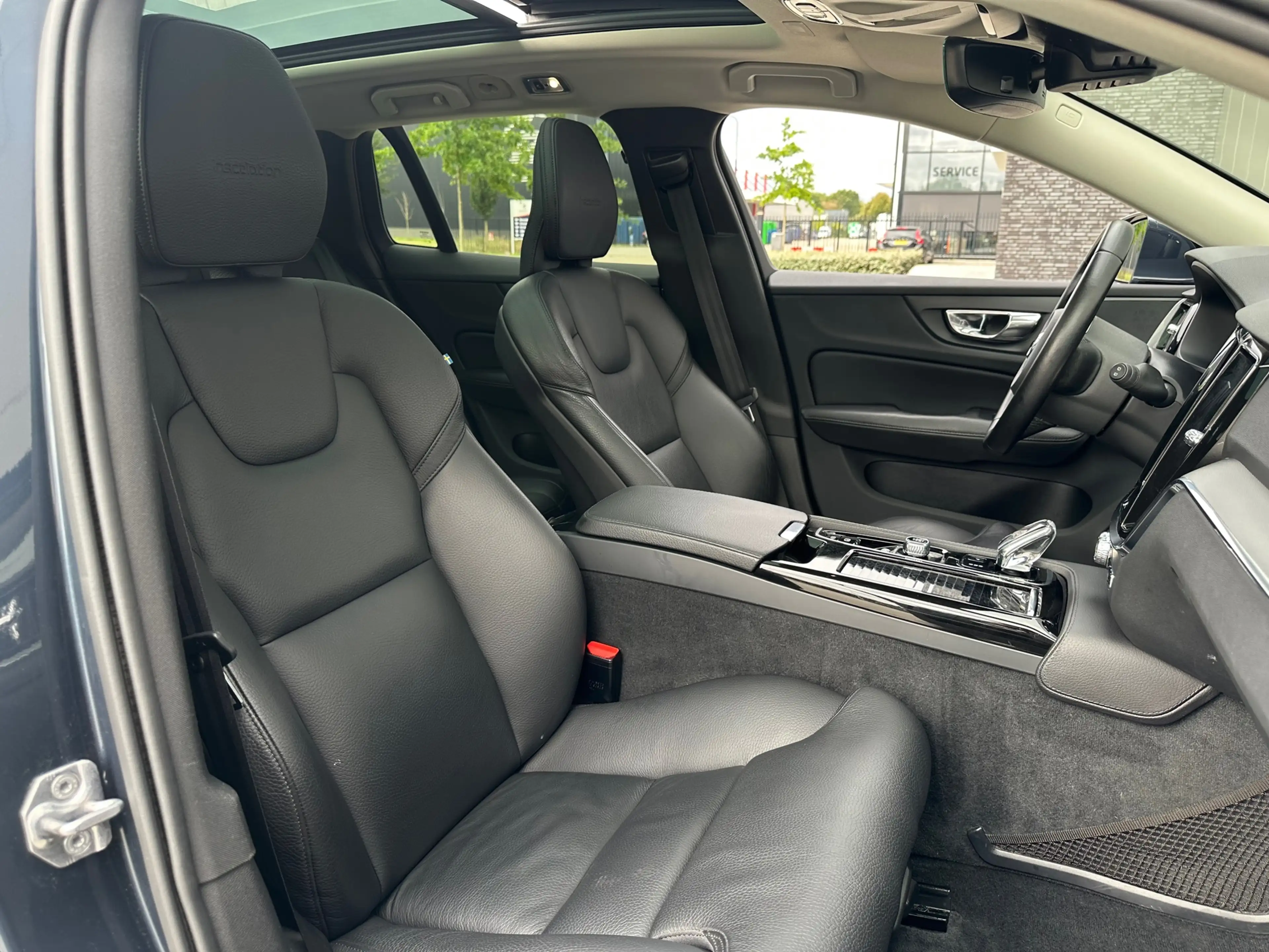 Volvo V60 2.0 T8 Twin Engine AWD Inscription Leer Pano Memor — photo 14