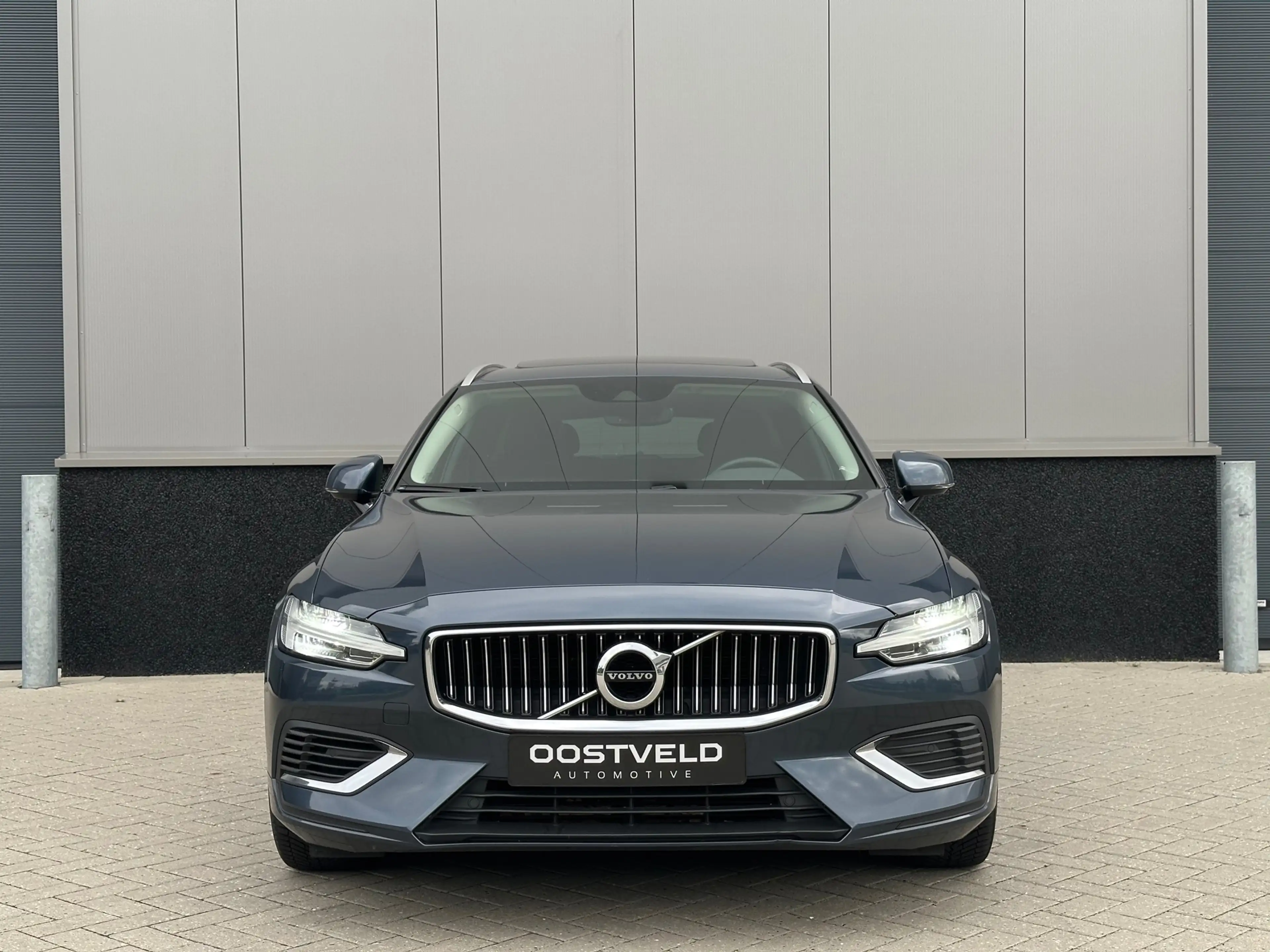 Volvo V60 2.0 T8 Twin Engine AWD Inscription Leer Pano Memor — photo 8