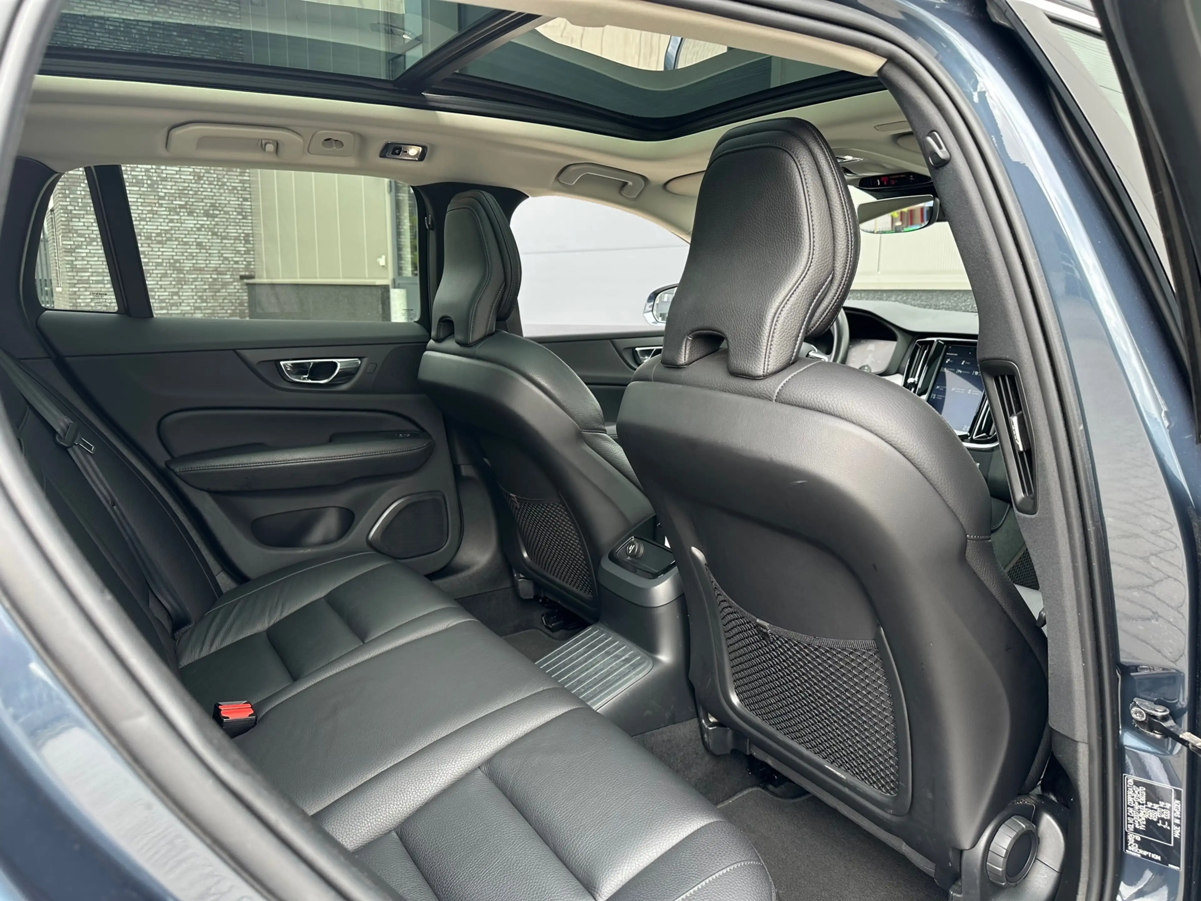 Volvo V60 2.0 T8 Twin Engine AWD Inscription Leer Pano Memor — photo 15