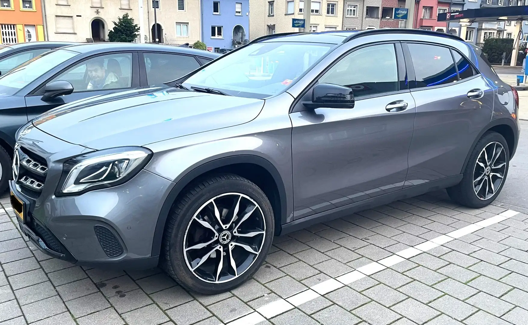 Mercedes-Benz GLA 200 27S1P2 Gris - 1