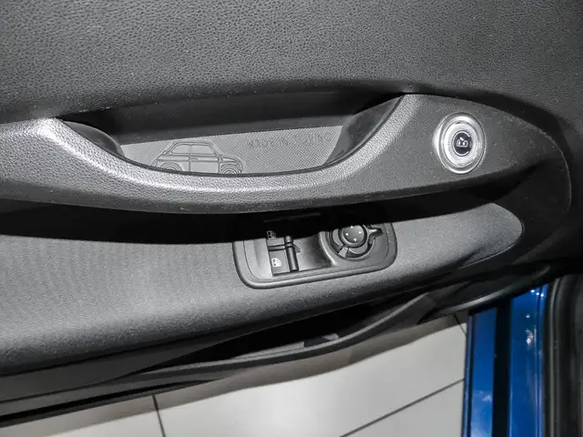 Fiat 500e view 11