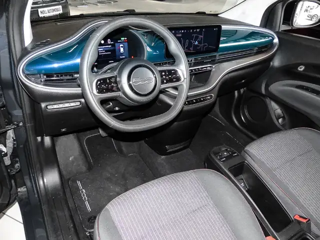 Fiat 500e view 4
