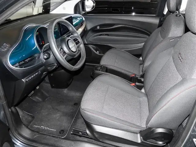 Fiat 500e view 9
