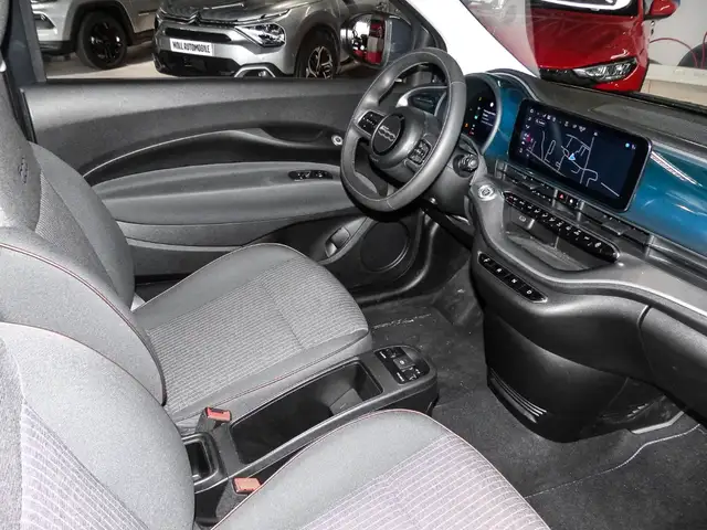 Fiat 500e view 3