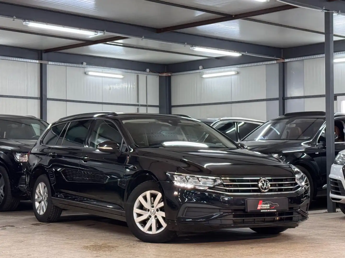 Volkswagen Passat Variant DSG BUSINESS ACC*LED*MSGE*AHK*KAM Schwarz - 1
