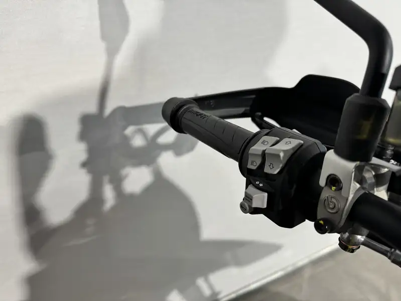 Ducati Hypermotard 698 - foto 6