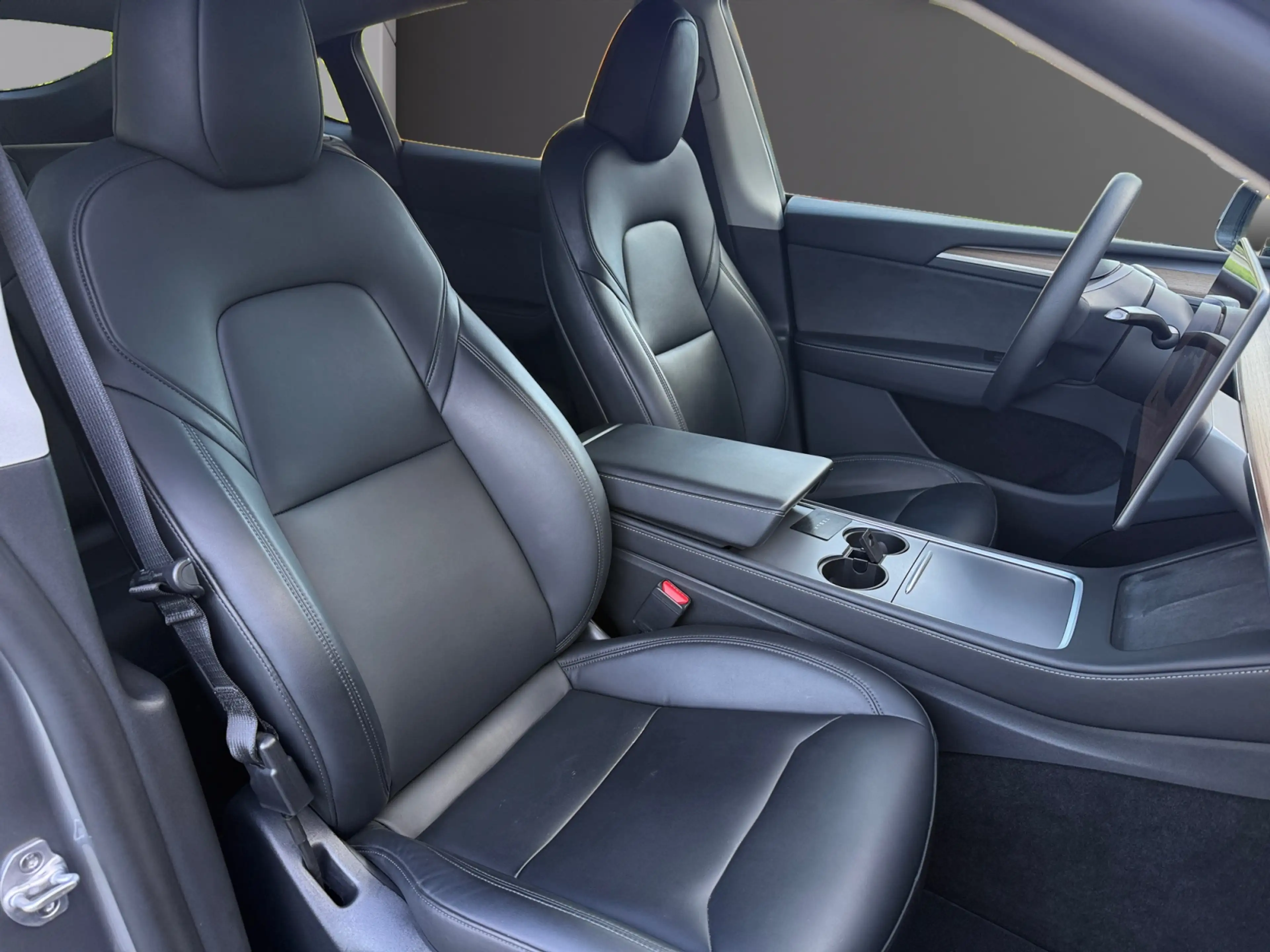 Tesla Model Y Model Y Dual Maximale Reichweite Dual AWD — photo 10