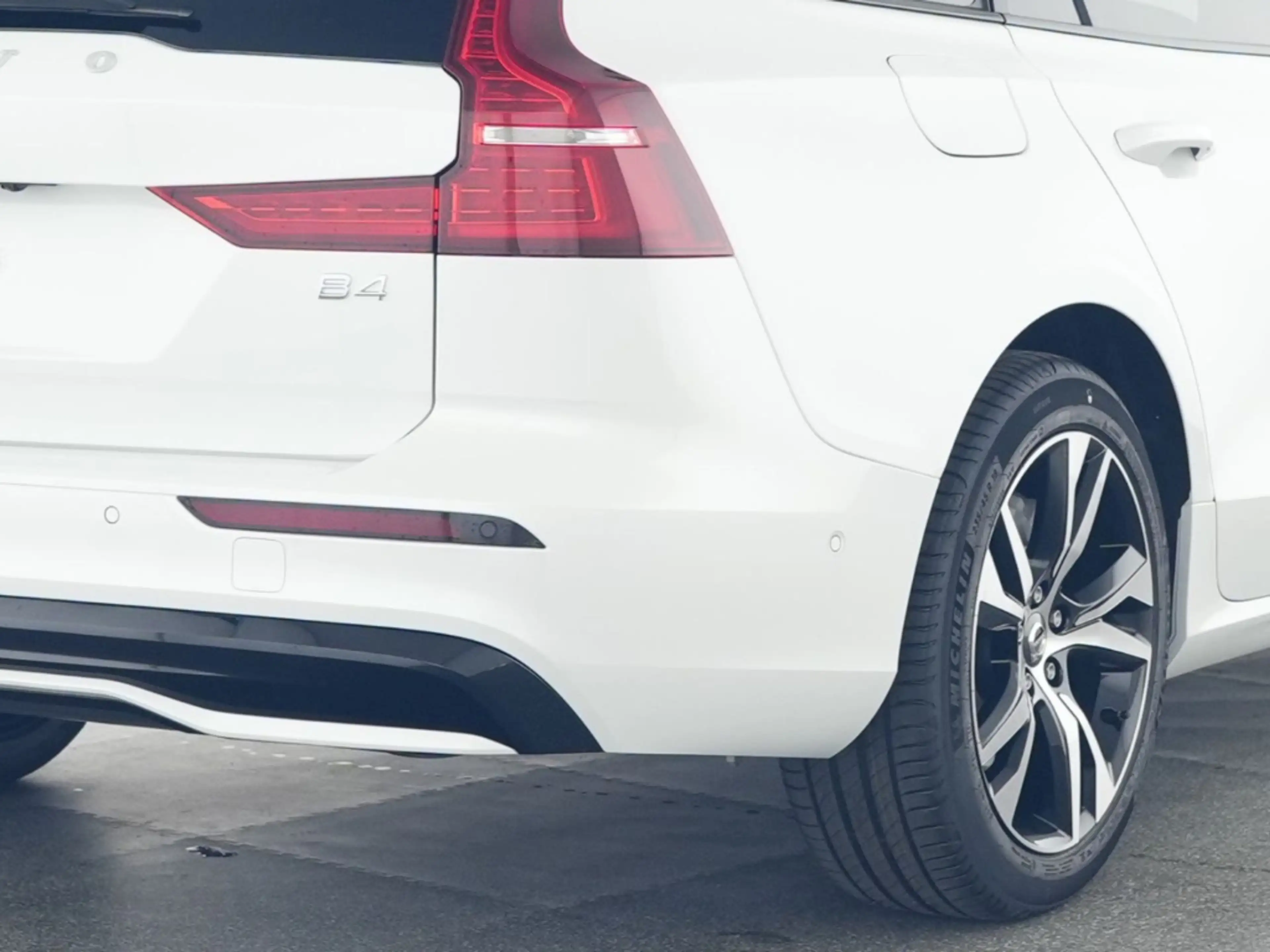 Volvo V60 B4 Plus Dark HUD Digitales Cockpit Memory Sitze So — photo 11