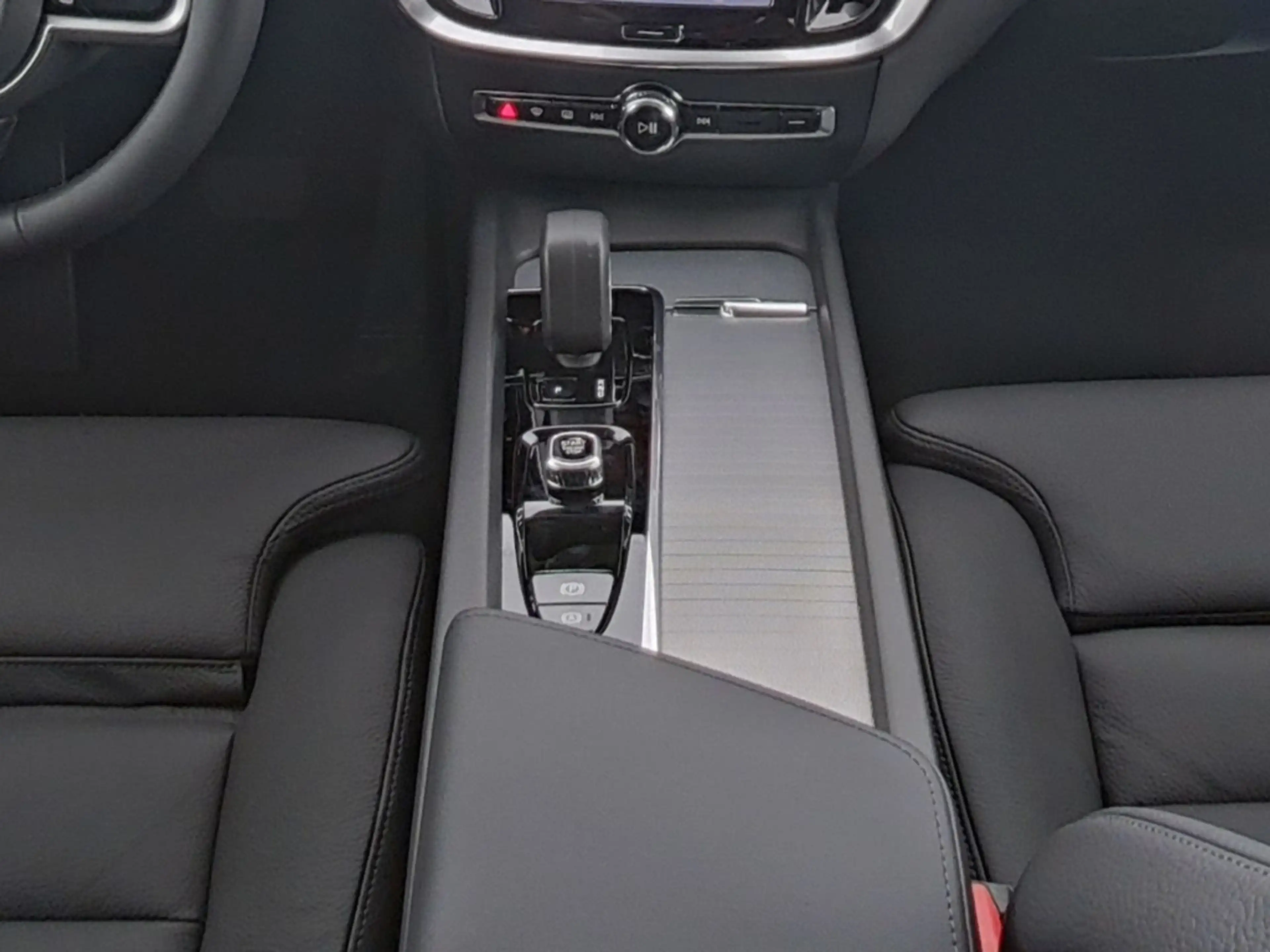 Volvo V60 B4 Plus Dark HUD Digitales Cockpit Memory Sitze So — photo 6