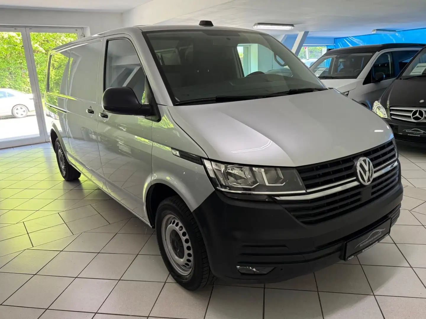 Volkswagen T6 Transporter T6.1 Transporter Lang FWD DSG KLIMA ACC PDC AHK Srebrny - 2