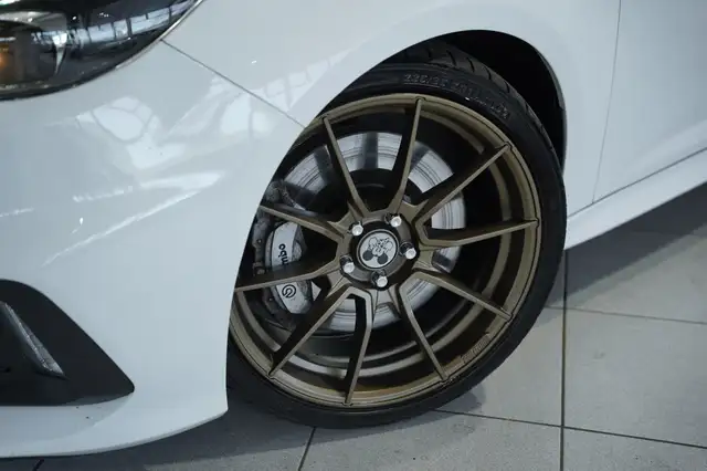 Ford Focus view 3
