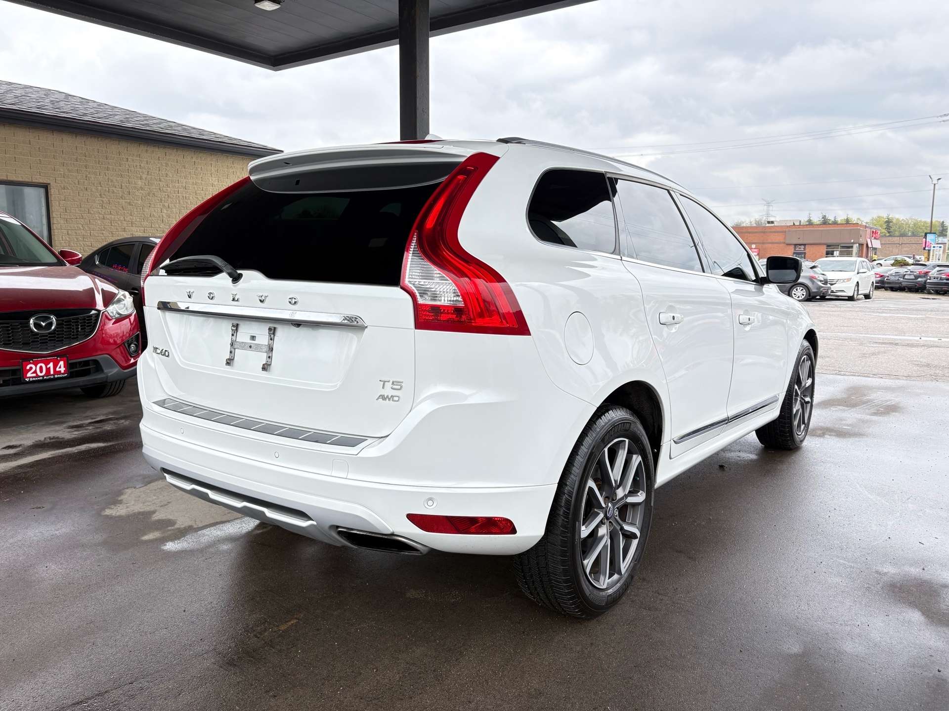 2016 Volvo XC60 AWD T5 I 1 OWNER I ACCIDENT FREE I CERTIFIED alt 4