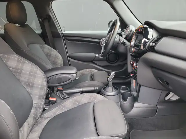 Mini Cooper Cooper view 10