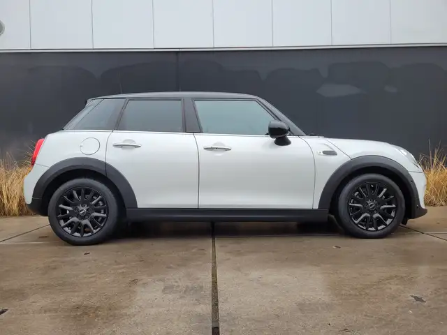 Mini Cooper Cooper view 2
