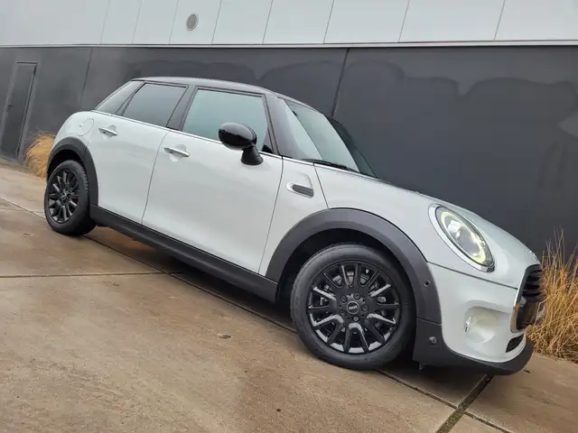 Mini Cooper Cooper view 9