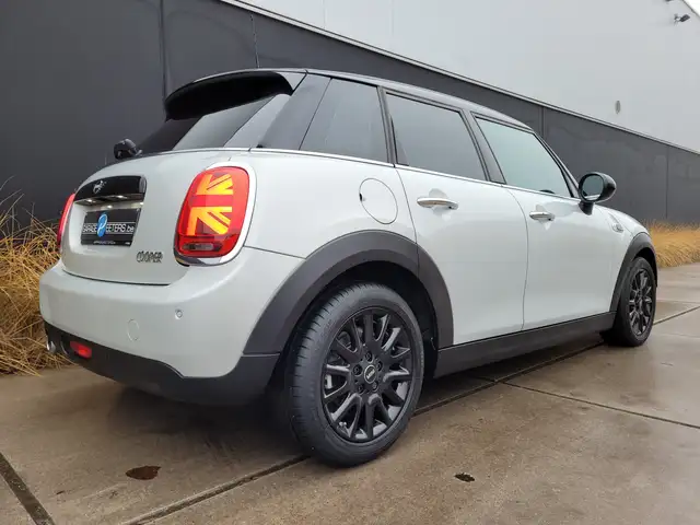 Mini Cooper Cooper view 3