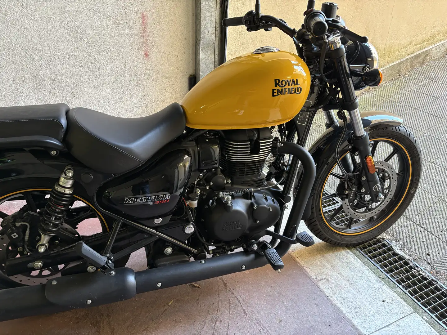 Royal Enfield Meteor 350 standard - 1