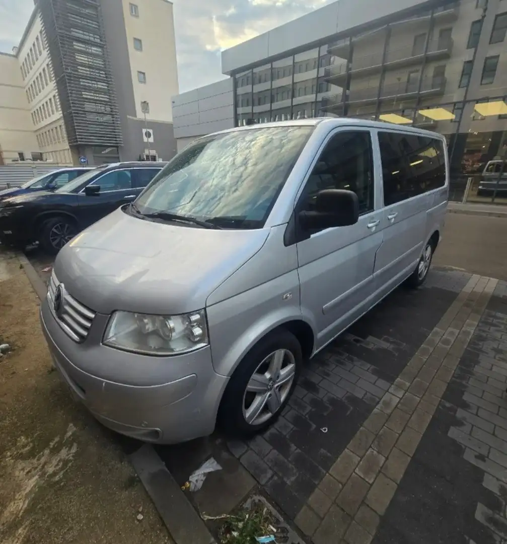 Volkswagen T5 Multivan 2.5TDI Startline - 2