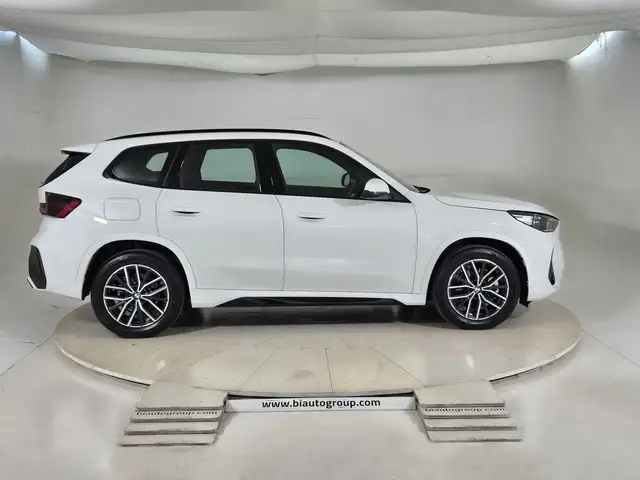 BMW X1 view 5