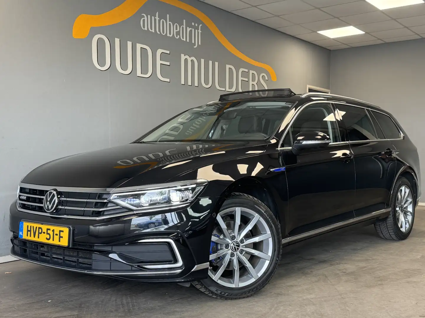 Volkswagen Passat Variant 1.4 TSI PHEV GTE Business 360 Camera/Leder/Panoram Zwart - 1